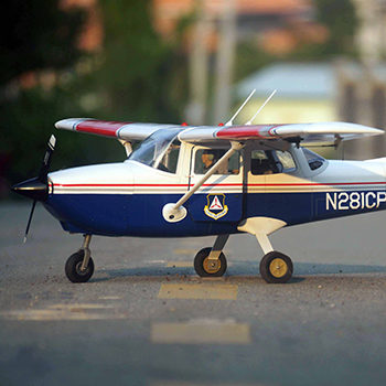 Cessna 172 Skyhawk 68in Wingspan