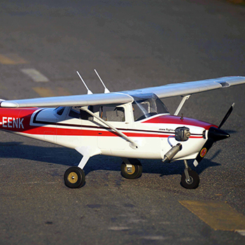 Cessna 172 Skyhawk 68in Wingspan